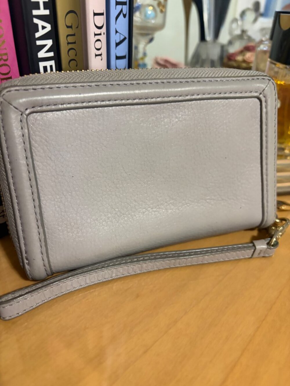 TORY BURCH AMANDA WALLET WRISTLET IN GRAY LEATHER - Picture 3 of 7